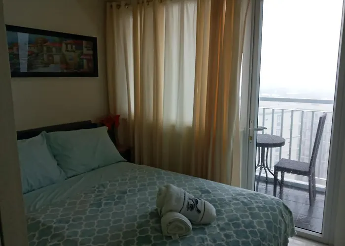 The Edge Suites Aparthotel